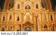 Русская православная церковь. Всенощное бдение ( Вечерня ). Праздничное облачение голубого цвета. Стоковое видео, видеограф Mikhail Erguine / Фотобанк Лори