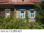 Город Мышкин. Соседские наличники (2011 год). Стоковое фото, фотограф Зобков Юрий / Фотобанк Лори