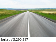Убегающее в даль шоссе с эффектом размытия в движении. Стоковое фото, фотограф Rumo / Фотобанк Лори