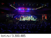 Боксёрский ринг, бой Алихан Авторханов против Нордина Убаали, World Series of Boxing (WSB), январь 2011 года. Редакционное фото, фотограф Losevsky Pavel / Фотобанк Лори