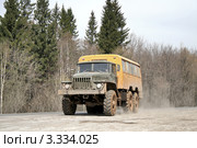 Грязный автомобиль на грунтовой дороге. Стоковое фото, фотограф Art Konovalov / Фотобанк Лори