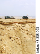 Внедорожники на плато Устюрт. Казахстан (2008 год). Редакционное фото, фотограф Охотникова Екатерина *Фототуристы* / Фотобанк Лори