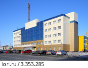 Офисное здание на проспекте Губкина, 31. Город Губкинский, Ямало-Ненецкий автономный округ (2012 год). Редакционное фото, фотограф Григорий Писоцкий / Фотобанк Лори