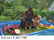 Неандертальцы в Новосибирском зоопарке (2011 год). Редакционное фото, фотограф Александр Тараканов / Фотобанк Лори