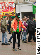 Пойстер на Старом Арбате в День Святого Патрика. 2012 год. Редакционное фото, фотограф Алёшина Оксана / Фотобанк Лори