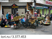 Уличный продуктовый рынок в старом городском квартале. Ханой. Вьетнам. (2011 год). Редакционное фото, фотограф Ольга Липунова / Фотобанк Лори