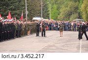 Начало парада в честь Дня Победы в г. Обнинске (2011 год). Редакционное фото, фотограф Алёшина Оксана / Фотобанк Лори