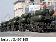 Российский зенитно-ракетный комплекс С-400 "Триумф" проходит по Новому Арбату с утренней репетиции Парада Победы, Москва (2012 год). Редакционное фото, фотограф Николай Винокуров / Фотобанк Лори