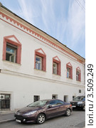 Палаты думного дьяка Украинцева.  Хохловский переулок, 7. Москва (2011 год). Редакционное фото, фотограф stargal / Фотобанк Лори