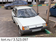 Автомобиль ЗАЗ-1102 "Таврия" белого цвета (2012 год). Редакционное фото, фотограф Сергей Лаврентьев / Фотобанк Лори