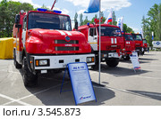 Выставка "Комплексная безопасность 2012" на ВВЦ (ВДНХ). Автоцистерны пожарные. Редакционное фото, фотограф Елена Коромыслова / Фотобанк Лори