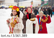 Женщины с блинами и сушками. Масленица. Стоковое фото, фотограф Яков Филимонов / Фотобанк Лори