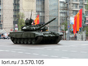 Танк Т-90. Подготовка к параду Победы 9 мая. Москва (2012 год). Редакционное фото, фотограф Литвяк Игорь / Фотобанк Лори