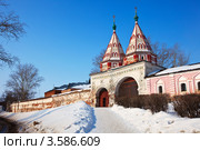 Святые ворота Ризоположенского монастыря в Суздале (2012 год). Стоковое фото, фотограф Яков Филимонов / Фотобанк Лори