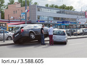 ДТП на Ленинском проспекте, Санкт-Петербург (2012 год). Редакционное фото, фотограф Кекяляйнен Андрей / Фотобанк Лори