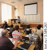 Студент защищает диплом перед экзаменационной комиссией (2012 год). Редакционное фото, фотограф Юрий Пирогов / Фотобанк Лори