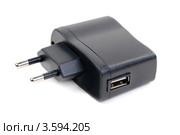 Черный USB зарядник на белом фоне. Стоковое фото, фотограф Руслан Кудрин / Фотобанк Лори