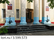 Вход в здание администрации, город Полярный, Мурманская область (2012 год). Стоковое фото, фотограф Вячеслав Палес / Фотобанк Лори