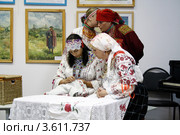 Народный русский костюм. Обряд жениха и невесты (2012 год). Редакционное фото, фотограф Дмитрий Неумоин / Фотобанк Лори