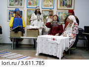 Народный Русский костюм. Обряд жениха и невесты. (2012 год). Редакционное фото, фотограф Дмитрий Неумоин / Фотобанк Лори