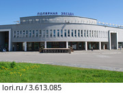 Кинотеатр "Полярная звезда", город Оленегорск, Мурманская область (2012 год). Редакционное фото, фотограф Вячеслав Палес / Фотобанк Лори
