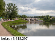 Царицынская плотина со стороны Нижнего Царицынского пруда (2012 год). Редакционное фото, фотограф Родион Власов / Фотобанк Лори