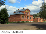 Город Кадников. Ресторан "Нарцис" на улице Розы Люксембург (2012 год). Редакционное фото, фотограф Николай Мухорин / Фотобанк Лори