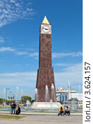 Башня Big Ben с часами в центре в городе Тунис (2012 год). Редакционное фото, фотограф Кекяляйнен Андрей / Фотобанк Лори