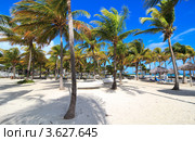 Территория отеля Melia Cayo Guillermo. Пляж. Куба (2011 год). Редакционное фото, фотограф Юлия Машкова / Фотобанк Лори