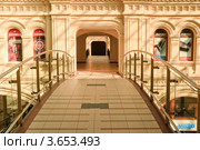 Переходной мостик в ГУМе (2010 год). Редакционное фото, фотограф Алёшина Оксана / Фотобанк Лори
