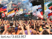 Зрители выступления группы "Алиса", Нашествие (2012 год). Редакционное фото, фотограф Михеев Алексей / Фотобанк Лори
