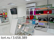 Магазин, торгующий товарами с символикой "Универсиады-2013". Казань (2012 год). Редакционное фото, фотограф Илюхина Наталья / Фотобанк Лори