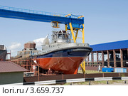Эскортный буксир проекта ПЕ-65 на стапеле судостроительного завода "ПЕЛЛА". Город Отрадное (2012 год). Редакционное фото, фотограф Александр Щепин / Фотобанк Лори