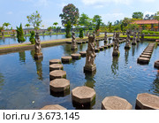 Императорские купальни Тирта Ганга (Taman Tirta Gangga) Бали, Индонезия (2009 год). Стоковое фото, фотограф Куликов Константин / Фотобанк Лори