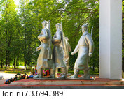 Ожерелье. Фрагмент памятника погибшим воинам (2012 год). Редакционное фото, фотограф Зобков Юрий / Фотобанк Лори