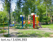 Ожерелье. Детская площадка (2012 год). Редакционное фото, фотограф Зобков Юрий / Фотобанк Лори