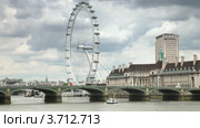 Вестминстерский мост через Темзу и колесо обозрения London eye, Лондон (2010 год). Стоковое видео, видеограф Losevsky Pavel / Фотобанк Лори