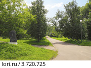Аллея ветеранов войны и солдатских матерей на территории мемориального комплекса А. Матросова,, город Великие Луки, Псковская область (2012 год). Редакционное фото, фотограф Галина Ермолаева / Фотобанк Лори