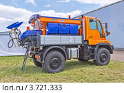 Комбинированная дорожная машина на базе шасси Мercedes-Benz U400 на Международном форуме «Технологии в машиностроении 2012» в Жуковском. Редакционное фото, фотограф Владимир Сергеев / Фотобанк Лори