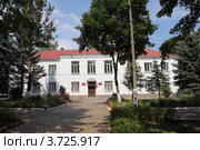 Здание местной администрации, Струнино, Владимирская область (2012 год). Редакционное фото, фотограф Юлия Кузнецова / Фотобанк Лори