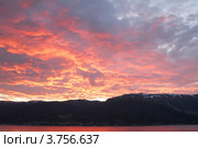 Огненный закат. Согнефьорд (Sognefjord), Норвегия (2012 год). Стоковое фото, фотограф Вадим Хомяков / Фотобанк Лори