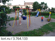 Детская площадка, город Олонец, Республика Карелия (2012 год). Редакционное фото, фотограф Вячеслав Палес / Фотобанк Лори