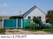 Сельский дом. Белгородская область, Грайворонский район, село Козинка (2012 год). Редакционное фото, фотограф Щеголева Ольга / Фотобанк Лори