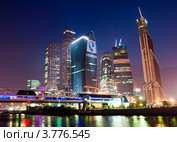 Деловой центр "Москва-Сити" и мост "Багратион", ночь (2012 год). Редакционное фото, фотограф E. O. / Фотобанк Лори