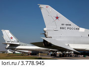 Хвосты военных самолетов. Дягилево. Рязань. (2012 год). Редакционное фото, фотограф УНА / Фотобанк Лори