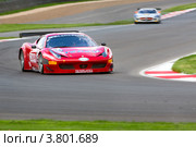 Автомобиль Ferrari 458 команды AF Corse участвует в Чемпионате Eвропы FIA GT3 на трассе "Moscow Raceway" в Подмосковье (2012 год). Редакционное фото, фотограф Николай Винокуров / Фотобанк Лори