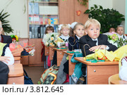 Ученики в классе во время урока (2012 год). Редакционное фото, фотограф Кекяляйнен Андрей / Фотобанк Лори