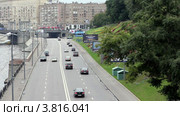Москва. Автомобильное движение утром на Ростовской набережной (2012 год). Редакционное видео, видеограф Ярослав Каминский / Фотобанк Лори