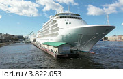 Круизный лайнер Silver Whisper на Английской набережной в Санкт-Петербурге (2012 год). Редакционное видео, видеограф Кекяляйнен Андрей / Фотобанк Лори