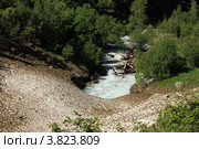 Сошедшая лавина перекрывает русло горной реки. КЧР. Кавказ. Стоковое фото, фотограф Rekacy / Фотобанк Лори